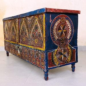 70% KORTING**Zeldzame Marokkaanse handgeschilderde opbergkist - vintage etnische koffer - boho chic decoratief meubilair - uniek ambachtelijk stuk