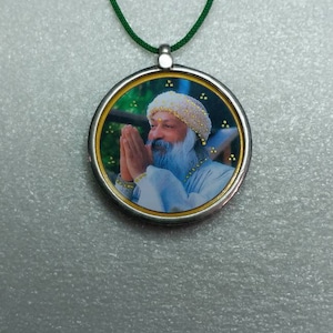 Handmade 92.5 Sterling Silver The Great Sant of India Yoga Guru Rajneesh Osho Baba Spiritual Photo Print Glass Framed Pendant SilverNecklace