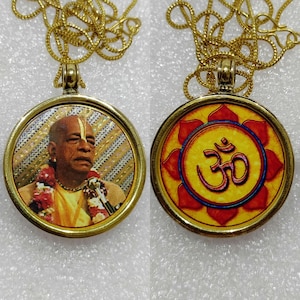 Ciondolo reversibile con stampa fotografica su entrambi i lati, fatto a mano, con cornice in vetro, The Great Sant of India Bhaktivedanta Swami Guru Prabhupada ji OM Spiritual