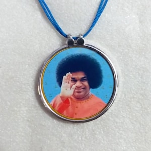 Handmade 92.5 Sterling Silver The Great Sant of India Blessing Guru Shree Satya Sai Baba Spiritual Photo Print Glass Framed Unique Pendant
