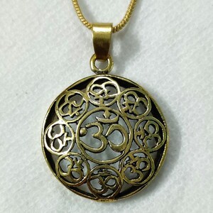 Handgefertigter Gelber Messing Yoga Anhänger Siebtes Chakra Kronenchakra Messing Anhänger Charme Boho Tribal Anhänger mit Messingkette