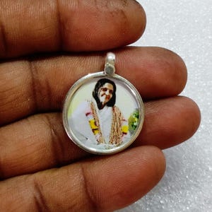 Collana con ciondolo tribale in argento sterling 92,5 fatto a mano con stampa fotografica spirituale Anandamayi Ma, un santo indiano, con cornice in vetro e cordino