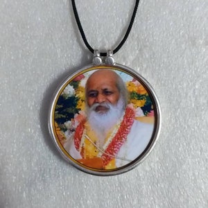 Handmade 92.5 Sterling Silver The Great Sant of India Yoga Guru Mahesh Yogi Ji Spiritual Photo Print Glass Framed Handmade Necklace Pendant.