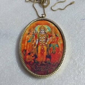 Handmade Glass Framed Deity Ram Sita Devotee Hanuman ji Yellow Brass Oval Shap Photo Print  Ram Darbar Religious Pendant With Brass Chain