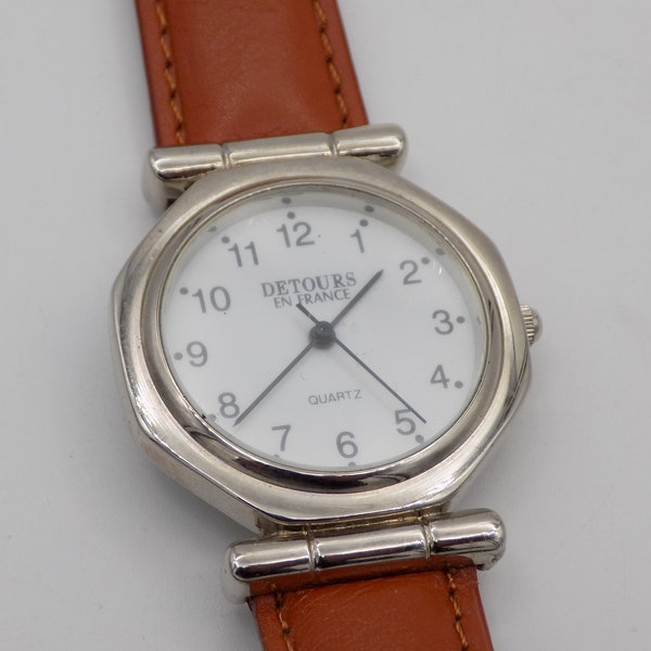 Détours en France,Montre a Quartz Ronde,Jolie Design,Bracelet Cuir Marron,Montre Publicitaire,Montre Unisexe,Idée Cadeau