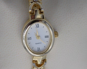 Reloj ovalado, reloj de mujer, esfera blanca, 000, pulsera chapada en oro, reloj de cuarzo, pantalla analógica