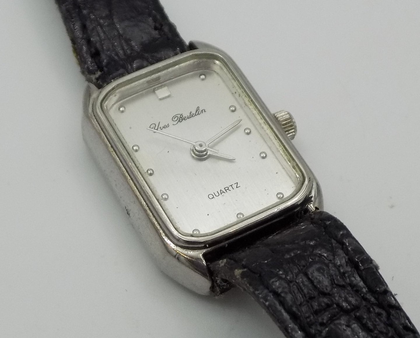 Montre Vintage Yves Bertelin - Boîtier Doré Acier, Bracelet Bleu, Mouvement Quartz - Occasion
