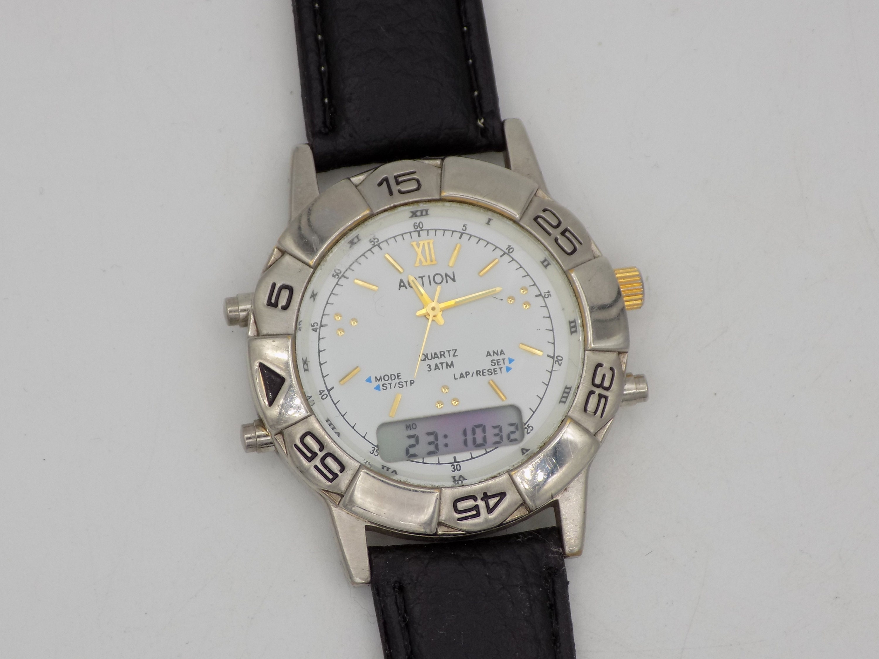 Montre Bracelet ACTION Homme - Mouvement Quartz, Boîtier 36mm Acier, Dateur, Pile Incluse, Occasion