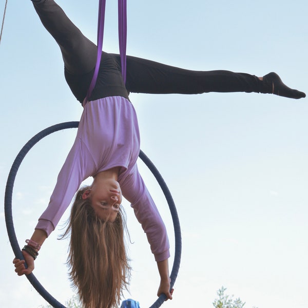 Justaucorps chaud pour sports d'hiver. Costume aérien pour la soie, le cerceau, les étirements. Combinaison de yoga en coton. Tenue d'artiste de cirque.