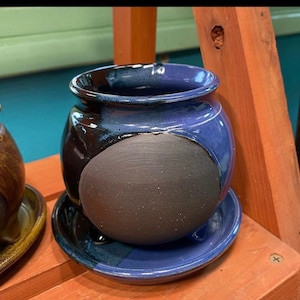 Cauldron planter