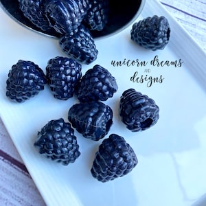 Faux Fruit, Realistic Blackberry Pieces Wedges Slices, Cabochons, dollhouse, Artificial Blackberry