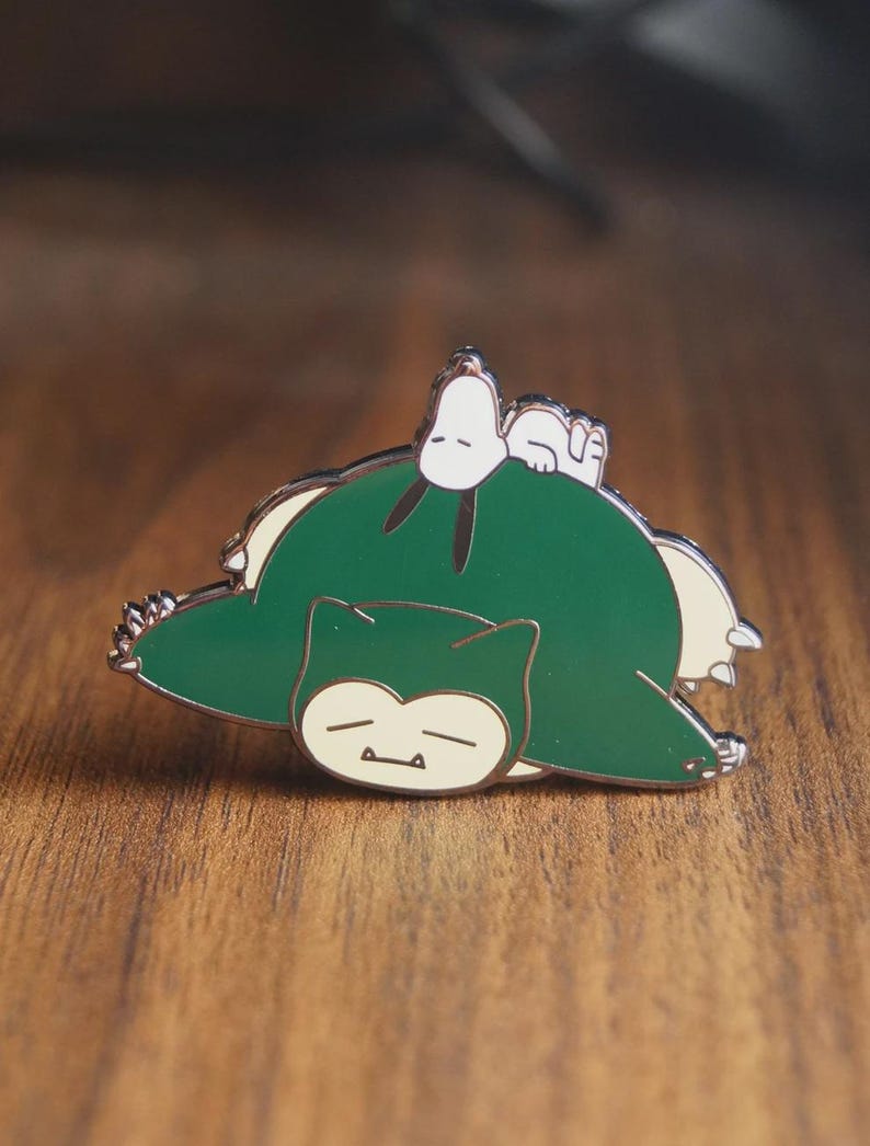 Emaille pin Snoopy & Snorlax Sleepy - reversspeld 2 inch afbeelding 1