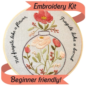 初心者向け刺繍キット、「花のように繊細ではなく、爆弾のように繊細」という引用句、フェミニスト刺繍