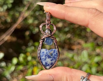 Walentynki - wisiorek z drutu miedzianego - sodalit i kyanit