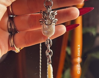 Elegancki wisiorek z pereł kolczugowych