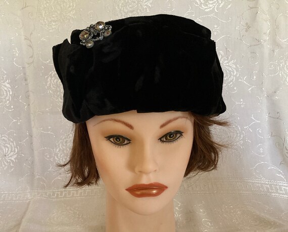 Vintage 1930s Hand-sewn Black Velvet Pillbox Hat Embellished  display picture 1