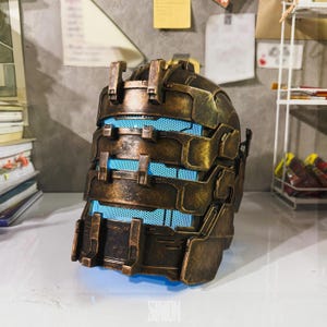 Casco inspirado en el remake de Dead Space, accesorio impreso en 3D para usar como accesorio.