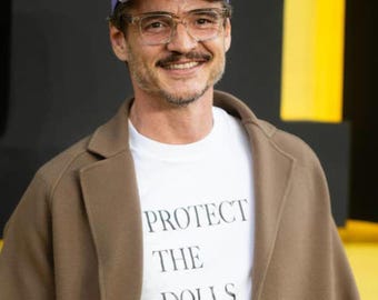 Camiseta "Protege a las Muñecas" – Camiseta Pedro Pascal Pro Derechos Trans