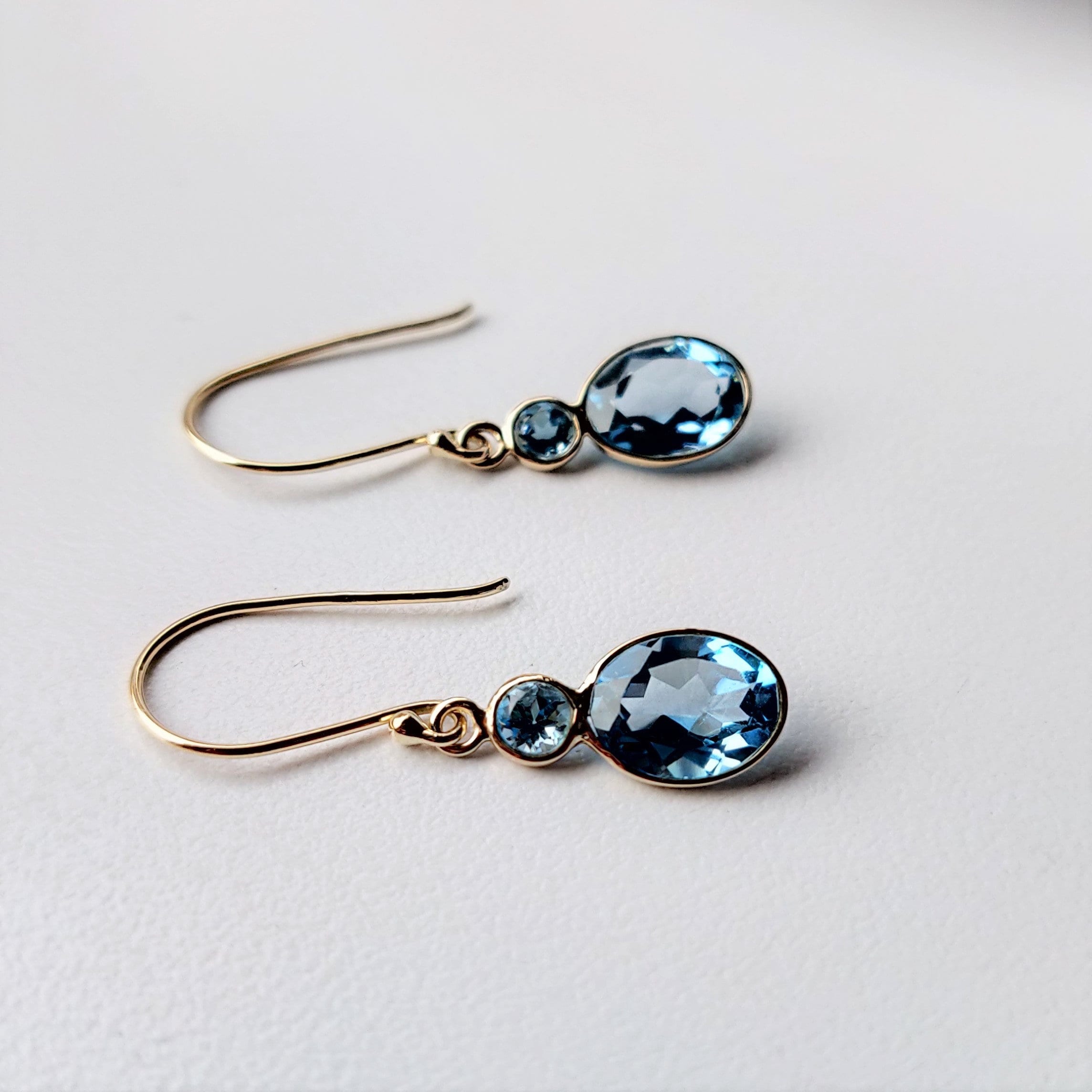 Oro bianco 14 K Solid 1.75 Ctw CE qui Me Manque orecchini topazio blu