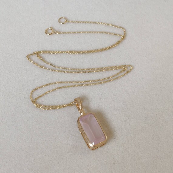 Rose quartz 2024 gold pendant