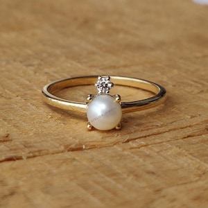 14K Gold Pearl Diamond Ring, Bridesmaids&#39; Alternative Engagement Ring, Pearl Diamond 14K Yellow Gold Ring, June Birthstone, Pearl Jewelry