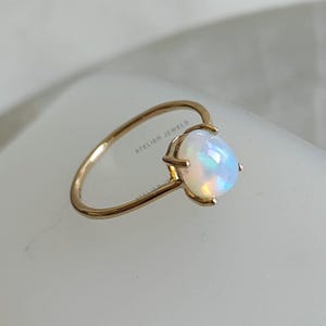 Natürlicher äthiopischer Opalring, 14K solider Gelbgold Äthiopion Opal Ring, Oktober Birthstone Ring, Äthiopion Opal Schmuck, Verlobungsring