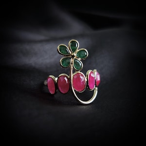 Natürlicher Smaragd- und Rubinring, 14K solider Gelbgoldring, Smaragd- und Rubinblumenring, zierlicher Lünettenring, Mai Juli Geburtsstein, Weihnachtsgeschenk