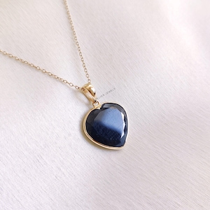Natürlicher blauer Saphir-Herz-Anhänger, 14K solider Gelbgold-Anhänger, September Birthstone Anhänger, Saphir-Herz-Anhänger, Weihnachtsgeschenk