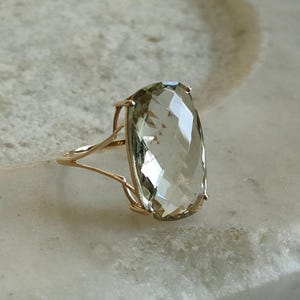 Anel de Ametista Verde Natural: Ouro Amarelo Maciço 14K com Corte Almofada, Pedra do Mês de Fevereiro