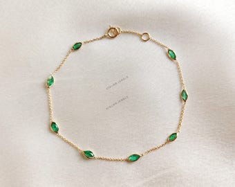 Pulsera de esmeraldas naturales: engaste de oro amarillo macizo de 14 quilates, piedra de nacimiento de mayo.