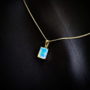 Natürlicher äthiopischer Opalanhänger, 14K solider Gelbgold-Opalanhänger, Oktober Geburtssteinanhänger, zierlicher weißer Opalanhänger, Geburtstagsgeschenk
