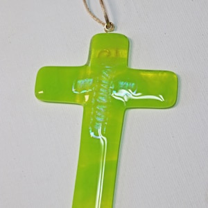 Hellgrünes Glaskreuz, Fused Glass, Wandbehang, dekoratives Kreuz, religiöses Geschenk, Wandkreuz, Kreuzverzierung, Dichroitisches Glaskreuz