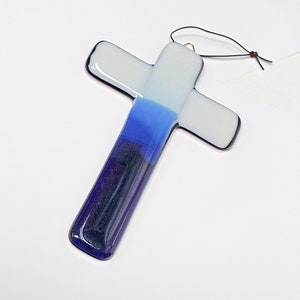 Creme Weiß und Blau Lila Glas Kreuz 2, Fused Glas, Wandbehang, Dekoratives Kreuz, Religiöses Geschenk, Wand Kreuz, Kreuz Ornament