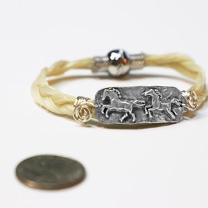 Pulsera de crin, pulsera de caballos de peltre, pulsera de vaquera, crin trenzada, pulsera de pelo de caballo, joyería ecuestre, joyería occidental
