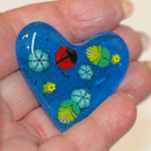 Taschenherzgeschenk, geschmolzenes Glastaschenherz, Herzumarmung, denken an Sie Geschenk, handgemachtes Herzgeschenk, religiöses Geschenk, blaues Marienkäferherz