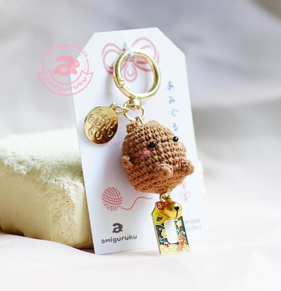 かぎ針編みの茶色のクマのキーホルダー：編みぐるみバッグチャーム