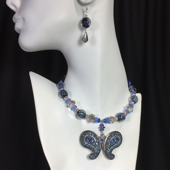 Woodland BUTTERFLY blue choker with earrings Lamp… - image 4