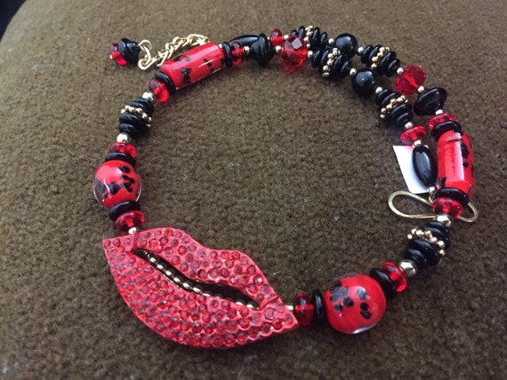 Red lips lampwork choker upcycled with vintage pe… - image 3