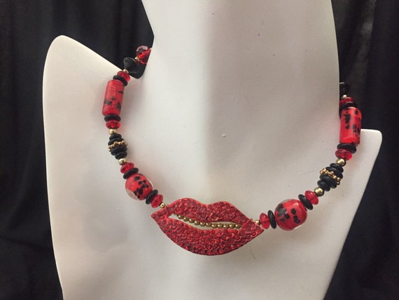 Red lips lampwork choker upcycled with vintage pe… - image 9