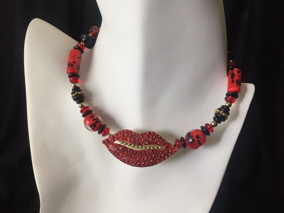 Red lips lampwork choker upcycled with vintage pe… - image 4