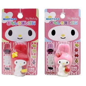 Könnte beinhalten: Zwei My Melody-Charakter-Radiergummis, eines rosa und eines rot, verpackt auf rosa und roten Karten. Die Karten haben japanischen Text, der "Zusammengebaute My Melody-Spaßradiergummis" lautet.