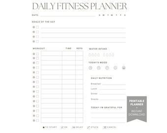 Op de afbeelding: Een printbare dagelijkse fitnessplanner met secties voor doelen, training, waterinname, stemming, voeding en dankbaarheid. De planner heeft een grijs en wit kleurenschema en bevat selectievakjes, pictogrammen en lege regels om te schrijven.
