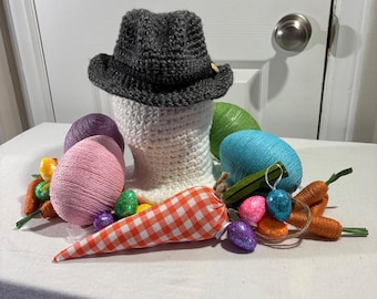 Fedora de crochet gris oscuro con banda negra talla 3-6 meses