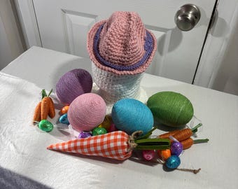 Sombrero fedora de crochet para bebé, color rosa pálido con ribete morado, talla 0-3 meses