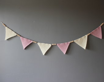 Garland pennants in old pink and white wool