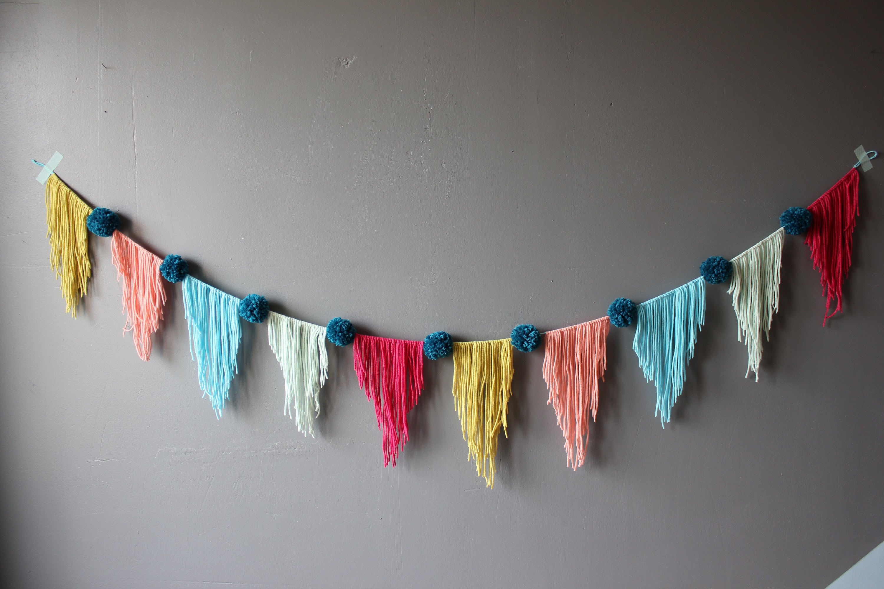 Guirlande à Franges Multicolore et Pompons