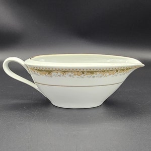 Gravy Boat and Underplate Signature Collection Selection Fine Queen Anne Made in Japan 1950-1970