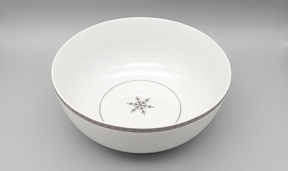 Threshold top serving bowl