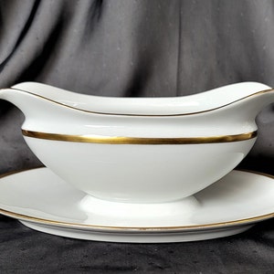 Gravy Boat with Attached Underplate PT Bavaria Tirschenreuth Colonial 515 Made in Bavaria Vintage 1920s
