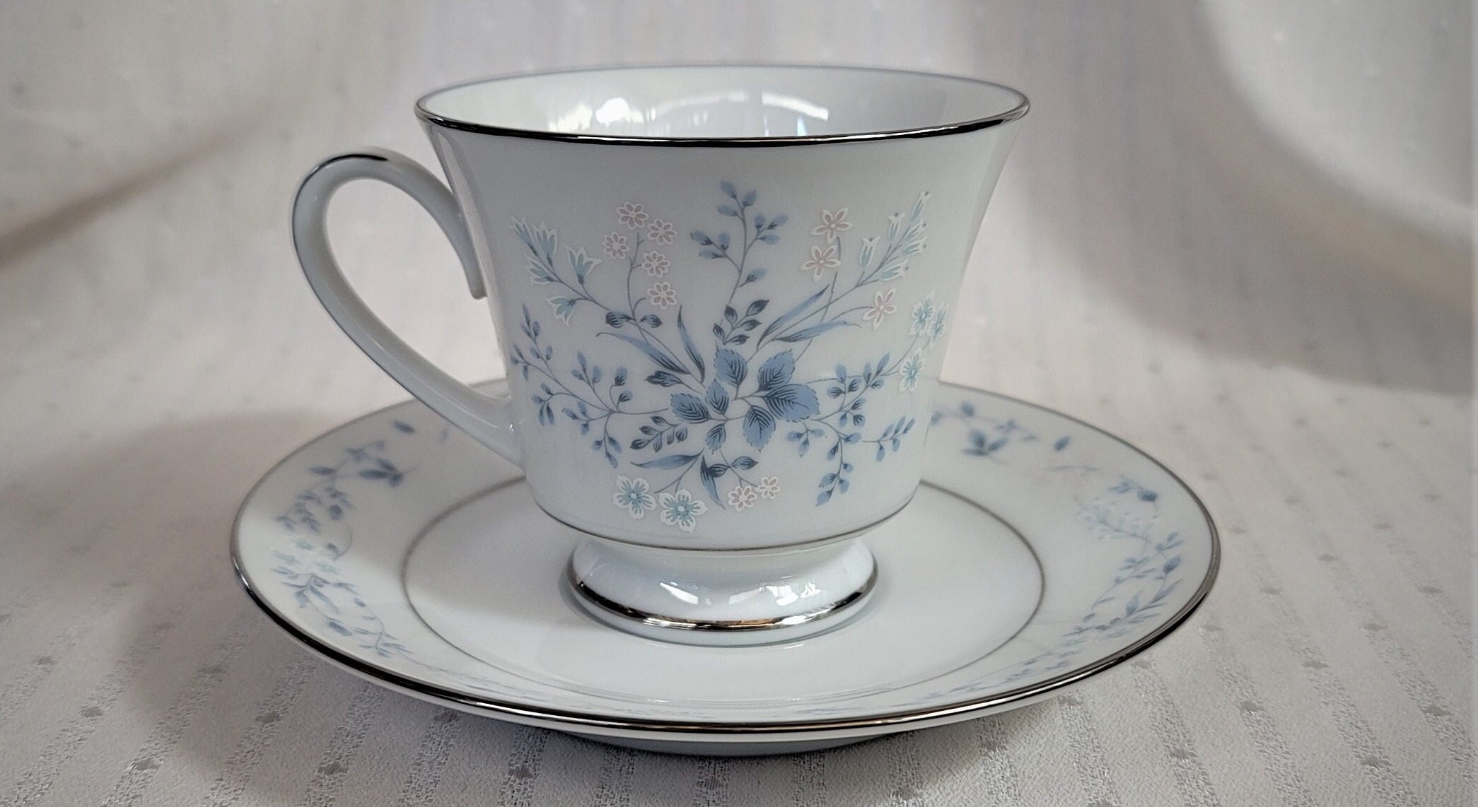 Noritake　『BLAKLEY』　スープチュリン Noritake Carolyn Cup and Saucer Set: Fine China With Platinum Trim